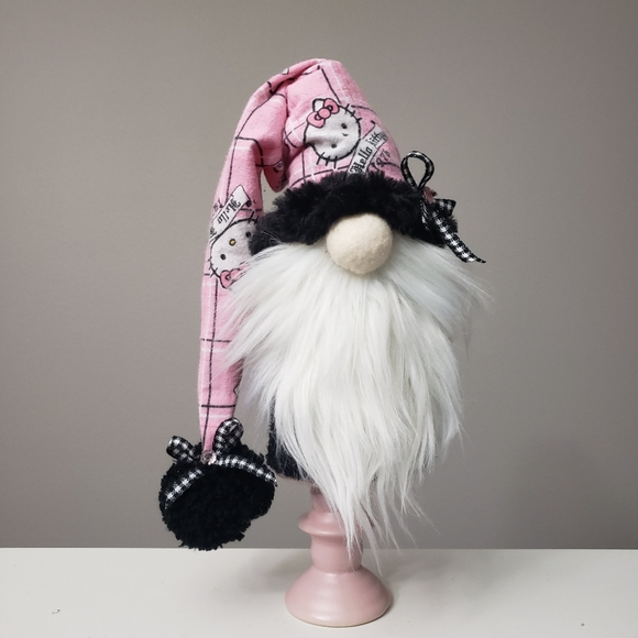 Hello kitty gnome with ceramic display base - Picture 6 of 14